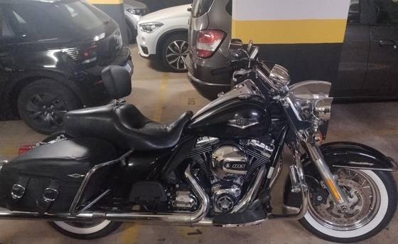 HARLEY-DAVIDSON ROAD KING CLASSIC 